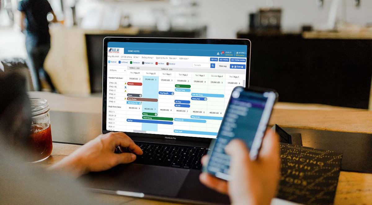 PMS là phần mềm quản lý thông tin đặt phòng, vận hành nghiệp vụ khách sạn, xử lý đặt phòng và theo dõi doanh thu. phần mềm quản lý khách sạn