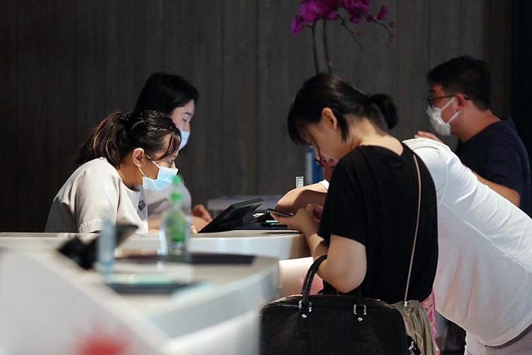 Các khách sạn cần giải pháp để hoàn thiện hệ thống, vượt qua biến động của dịch bệnh hiện tại. blue-jay-pms-dong-hanh