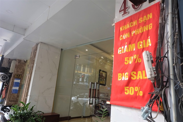 Nhiều khách sạn phải đóng cửa, hạ giá để duy trì trong mùa dịch. hoi-phuc-khach-san